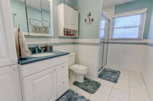 95 Midway St, Babylon NY  11702-4311 exterior