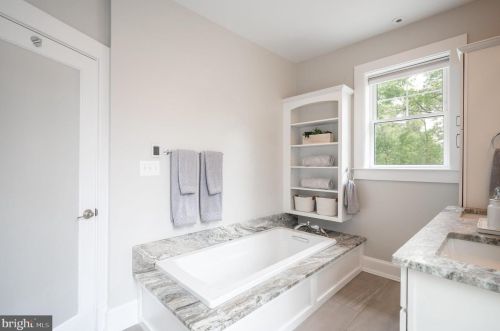 301 Raymond Ave, Alexandria VA 22301-1037 exterior