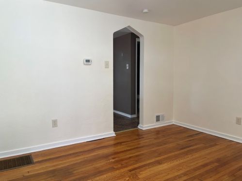 3805 Sunview Dr, Pittsburgh PA  15227-2634 exterior