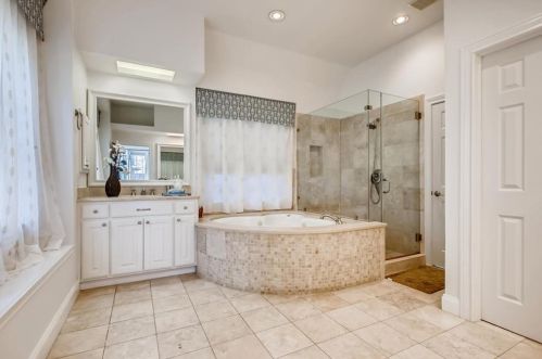 10122 Dianella Ln, Austin TX 78759-3036 exterior