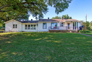 817 Lakeview Dr, Denison, TX 75020-0435