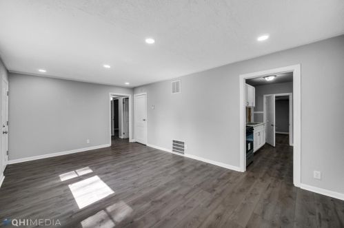 723 Matthews St, Gary IN 46406-1530 exterior