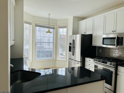 28 Arrowgate Dr, Dover, NJ 07869-5213