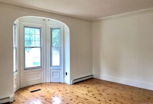 90 Innis Ave, Poughkeepsie NY  12601-2815 exterior