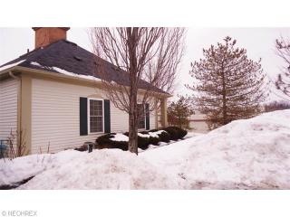 3077 Macintosh Dr, Cleveland OH  44145-4579 exterior