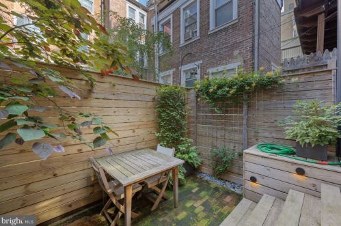 320 Iseminger St, Philadelphia PA  19107-5904 exterior