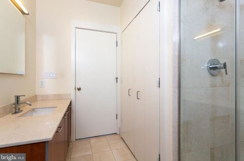 1101 Locust St, Philadelphia PA 19107-5519 exterior