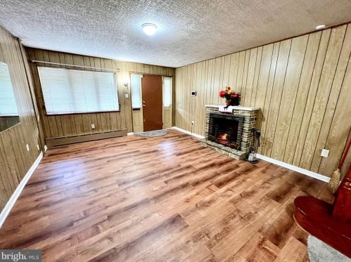 613 Norwegian St, Primrose, PA 17901-3713