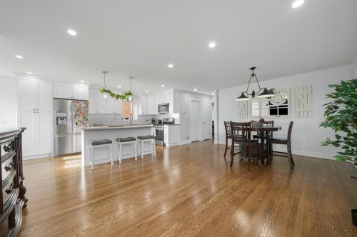 5606 Parkside Ave, Chicago IL 60646-6421 exterior