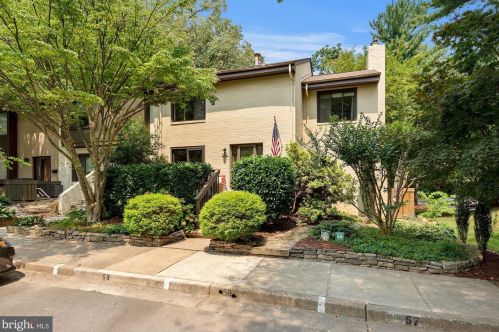 2000 Golf Course Dr, Herndon, VA 20191-3802