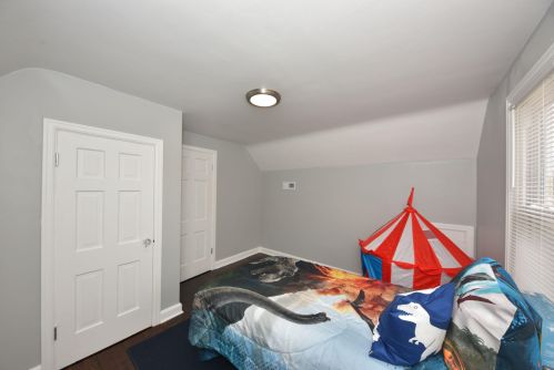 4373 52, Milwaukee WI 53218-5004 exterior