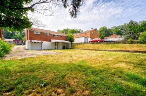 522 Barbara Dr, Pittsburgh PA  15227-4404 exterior