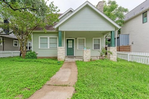 1205 22nd 1/2 St, Austin TX  78705-5397 exterior