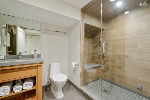 61 Elm St, Chicago IL 60610-2434 exterior