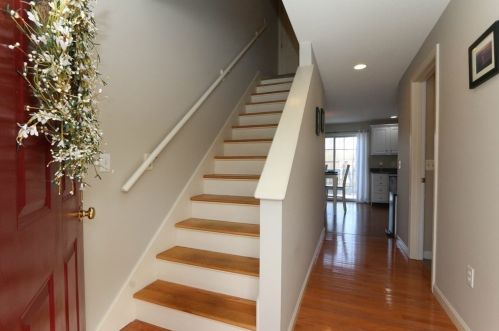 25 Gates Ave, Springfield MA 01118-2302 exterior