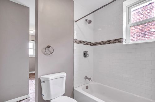 6405 Maryland Ave, Chicago IL 60637-1425 exterior