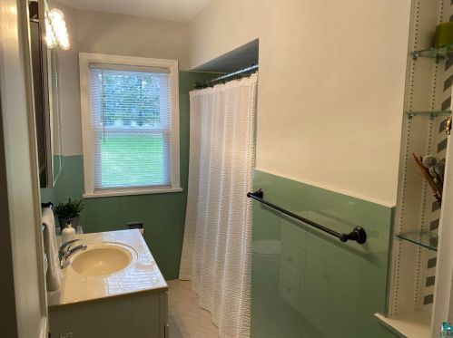 4423 Mcculloch St, Duluth MN 55804-1937 exterior