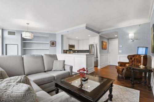 616 Orange Ave, Maplewood, NJ 07040-1047