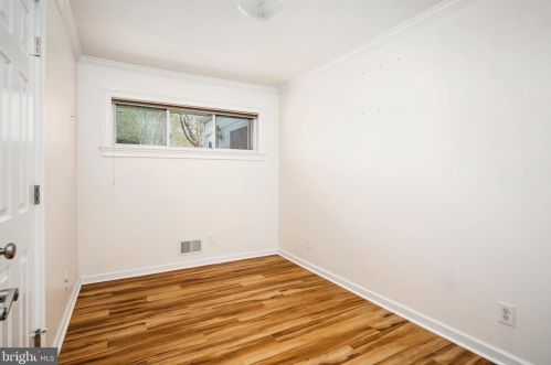 28 Matthew Dr, Trenton NJ 08628-3340 exterior