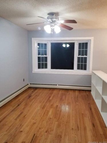 35 Tra Mart Dr, Uncasville CT 06382-1116 exterior