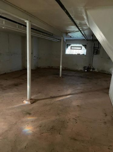 8522 Blackstone Ave, Chicago IL  60619-6527 exterior