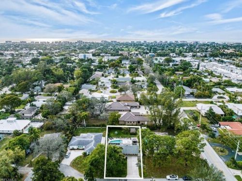 2585 Dawn Cir, Naples, FL 34103-4562