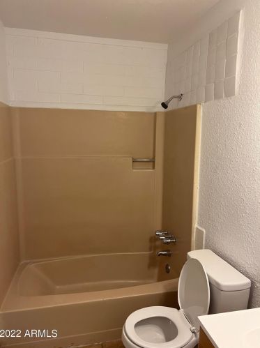 2458 Encinas Ln, Phoenix AZ 85040-1550 exterior