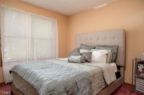 5962 Wellborn Trl, Lithonia GA 30058-8304 exterior