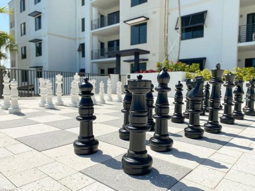 1115 Central Ave, Naples FL 34102-0062 exterior