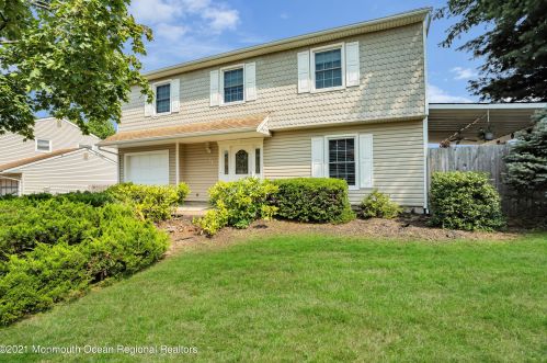 29 Dogwood Ln, Hazlet, NJ 07730-1445