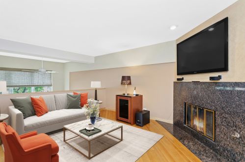 2246 Lakewood Ave, Chicago IL 60614-3629 exterior