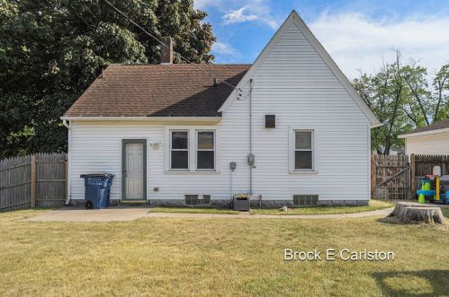 1044 Broadway Ave, Meskegon MI 49444-2354 exterior