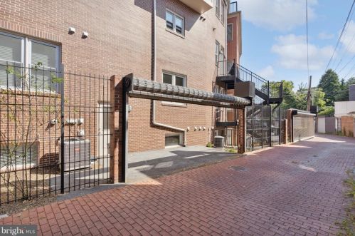 27 Logan Cir, Washington DC  20005-3761 exterior