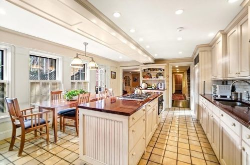 28 Chestnut St, Boston MA exterior