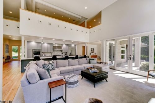 102 Stonehedge Ln, Sparta NJ  07871-2859 exterior