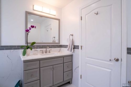 428 Aurora Ave, Cliffside Park NJ 07010-2133 exterior