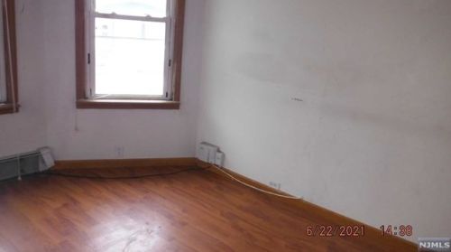 118 Dixon Ave, Paterson NJ  07501-2524 exterior