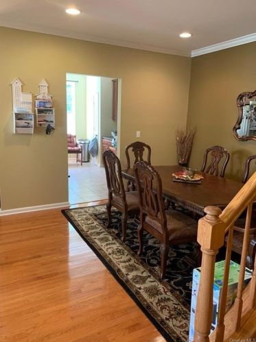 24 Avoncroft Ln, Middletown NY 10940-5078 exterior