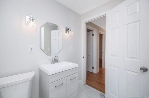 42 Lepage Rd, Windsor CT  06095-4443 exterior