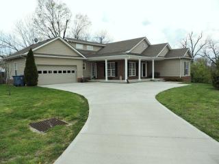 1977 Laclede Ct, Lexington, KY 40505-2013