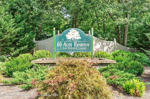 102 Daffodil Dr, Jackson Twp NJ  08527-4171 exterior