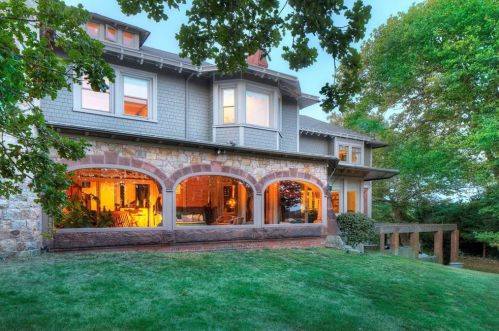 97 Ruggles Ave, Middletown RI 02840-4351 exterior