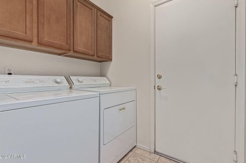 9717 Holiday Way, Chandler AZ 85248-6019 exterior