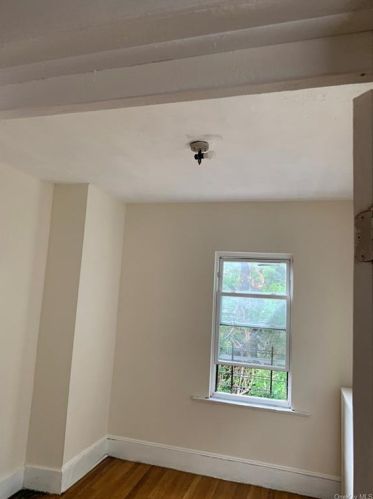 4023 Gunther Ave, Bronx NY 10469-2727 exterior