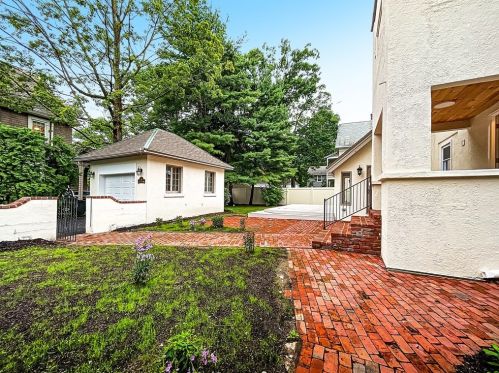 74 Forest Glen Rd, Springfield MA  01106-1115 exterior