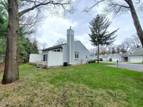 2975 Ridgeview St, Meskegon MI  49445-2573 exterior