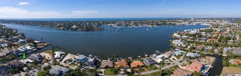 1670 Dolphin Ct, Naples FL 34113 exterior