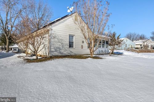 24 Fireside Cir, Columbus NJ 08022-1016 exterior