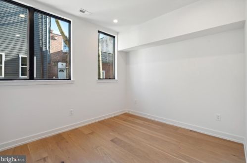 743 Cleveland St, Philadelphia PA  19146-1811 exterior