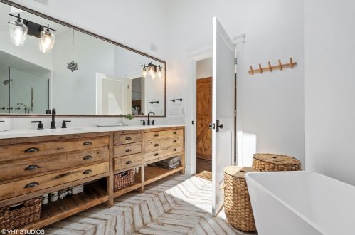 1733 Hoyne Ave, Chicago IL 60647-5541 exterior